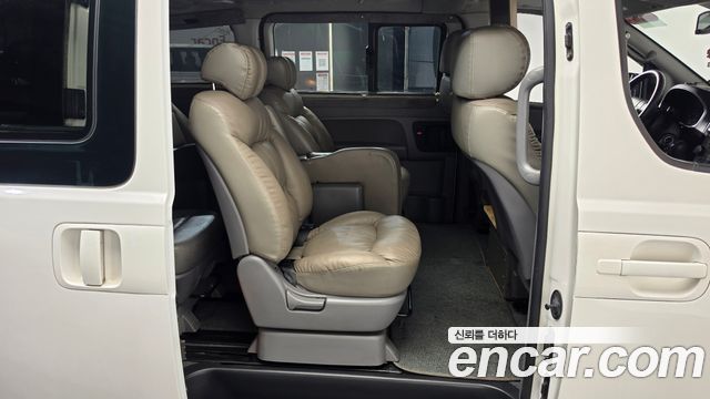 Hyundai Grand Starex 11-Seater Wagon CVX Premium 2014 — фото 11