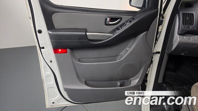 Hyundai Grand Starex 11-Seater Wagon CVX Premium 2014 — фото 24