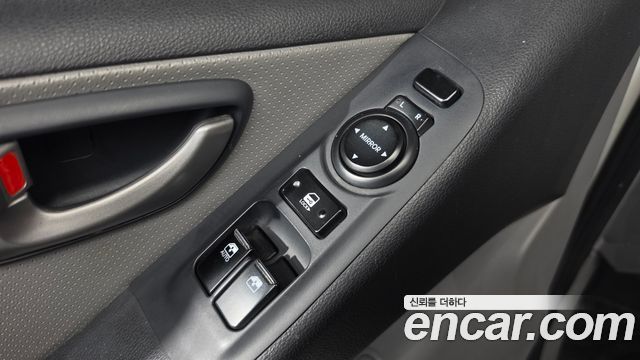 Hyundai Grand Starex 11-Seater Wagon CVX Premium 2014 — фото 33