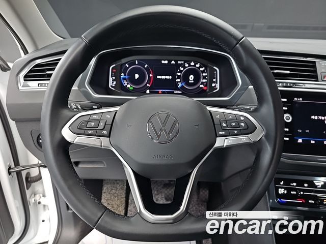 Volkswagen Tiguan (II) 2.0 TDI 4-Motion Premium 2022 — фото 16