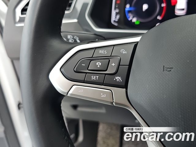 Volkswagen Tiguan (II) 2.0 TDI 4-Motion Premium 2022 — фото 17
