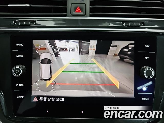 Volkswagen Tiguan (II) 2.0 TDI 4-Motion Premium 2022 — фото 19