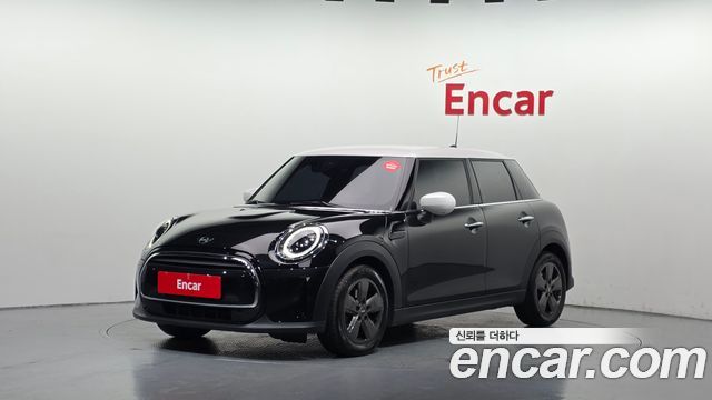 MINI Cooper 5Door Classic Launch Pack Third Generation