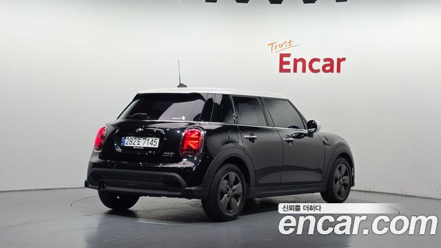 MINI Cooper 5Door Classic Launch Pack Third Generation 2023 — фото 2