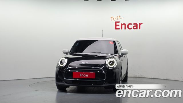MINI Cooper 5Door Classic Launch Pack Third Generation 2023 — фото 3