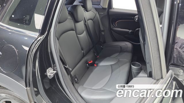 MINI Cooper 5Door Classic Launch Pack Third Generation 2023 — фото 12