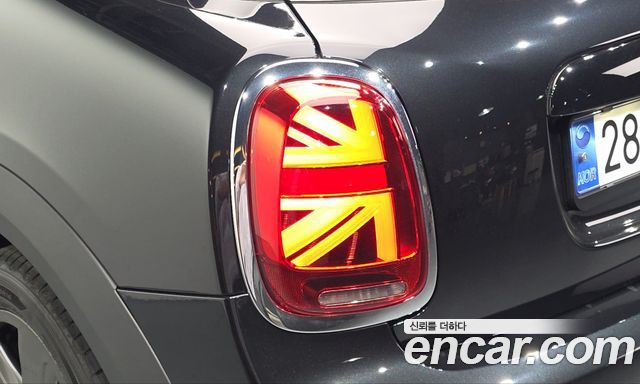 MINI Cooper 5Door Classic Launch Pack Third Generation 2023 — фото 23