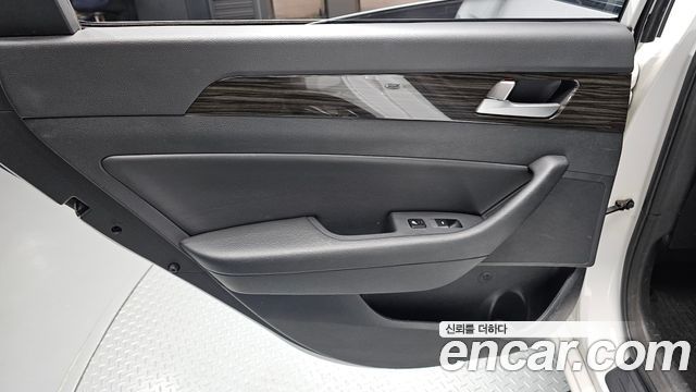 Hyundai Sonata (LF) 2.0 Smart 2015 — фото 25