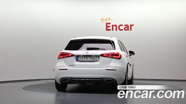 Mercedes-Benz A-Class (W177) A220 Hatchback 2022 — фото 4