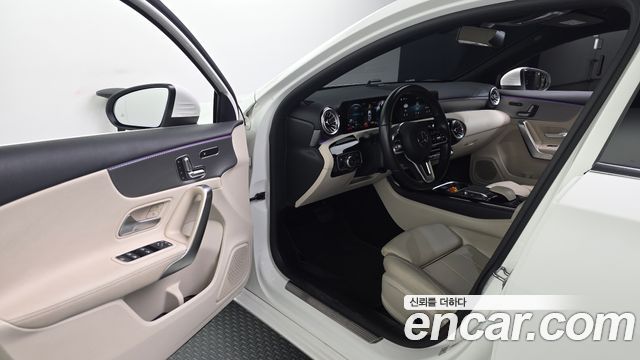 Mercedes-Benz A-Class (W177) A220 Hatchback 2022 — фото 10