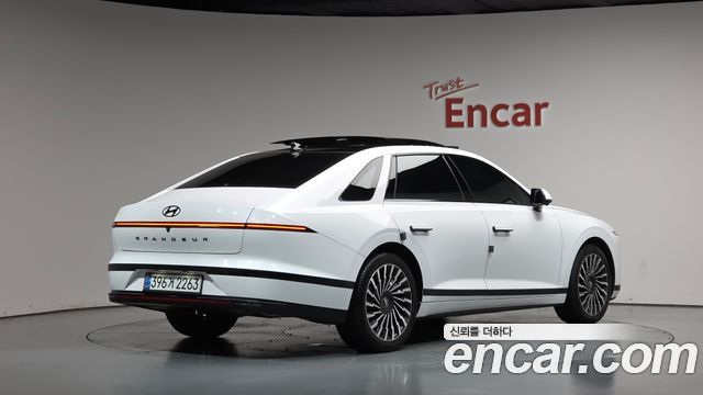 Hyundai Grandeur (GN7) 2,5 Gasoline 2WD Honors 2026 — фото 2