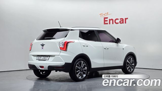 KG Mobility (SsangYong) Tivoli LX 2WD HI-DLX 2015 — фото 2