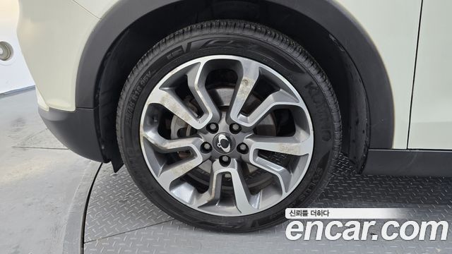 KG Mobility (SsangYong) Tivoli LX 2WD HI-DLX 2015 — фото 5