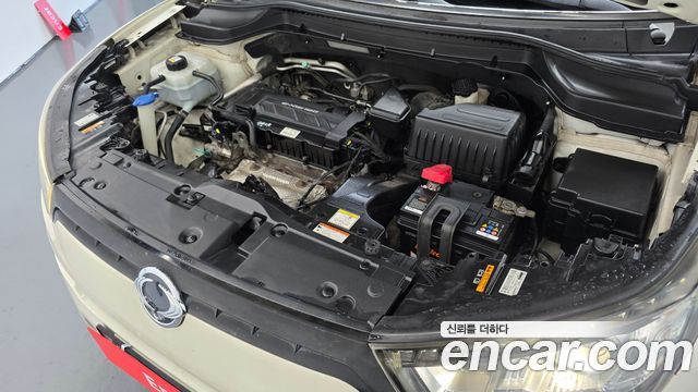 KG Mobility (SsangYong) Tivoli LX 2WD HI-DLX 2015 — фото 6