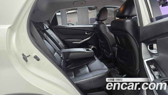 KG Mobility (SsangYong) Korando C 2.0 CVT 2WD Deluxe 2015 — фото 11