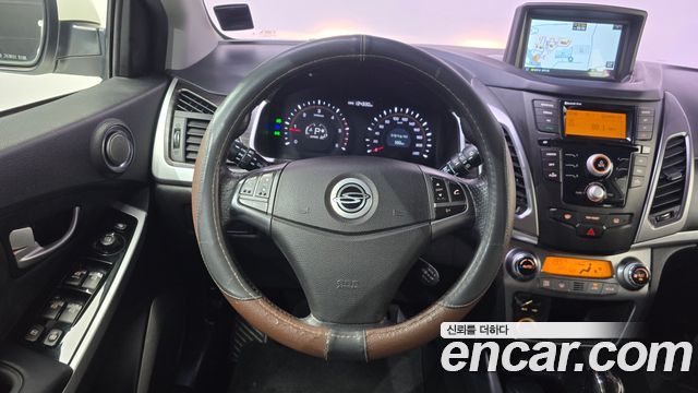 KG Mobility (SsangYong) Korando C 2.0 CVT 2WD Deluxe 2015 — фото 12