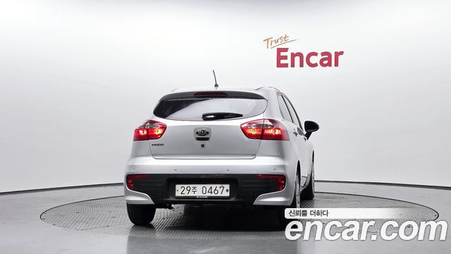 Kia Pride 5DR 1.4 MPI Trendy 2016 — фото 4