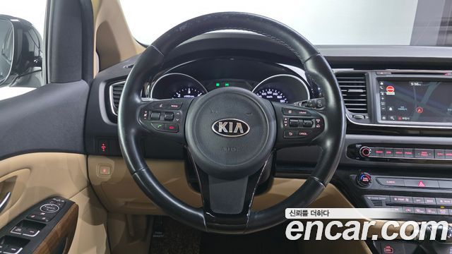 Kia Carnival 9-seater Hi-Limousine Prestige 2015 — фото 13
