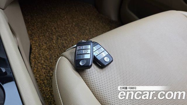 Kia Carnival 9-seater Hi-Limousine Prestige 2015 — фото 16