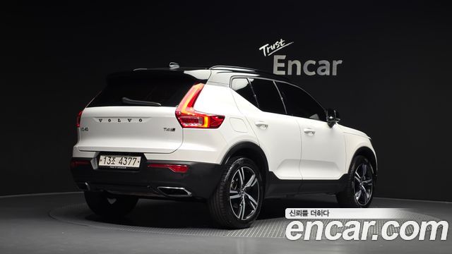 Volvo XC40 T4 R-Design 2019 — фото 2