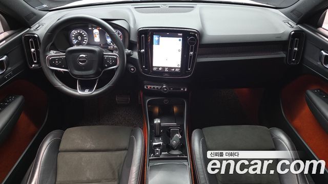 Volvo XC40 T4 R-Design 2019 — фото 7