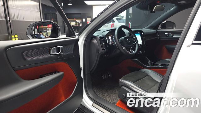 Volvo XC40 T4 R-Design 2019 — фото 10