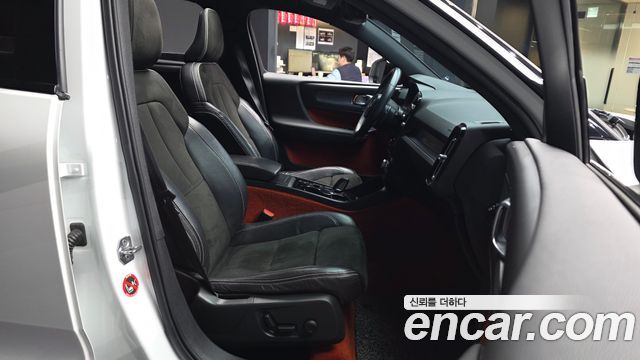 Volvo XC40 T4 R-Design 2019 — фото 11