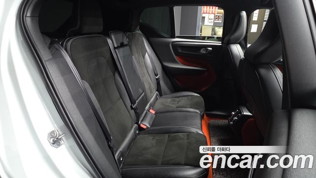 Volvo XC40 T4 R-Design 2019 — фото 12