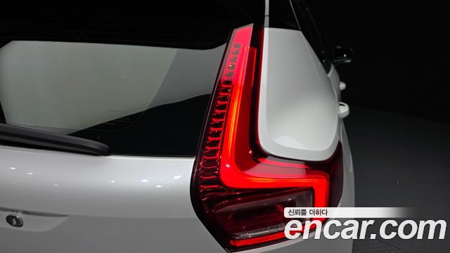 Volvo XC40 T4 R-Design 2019 — фото 23