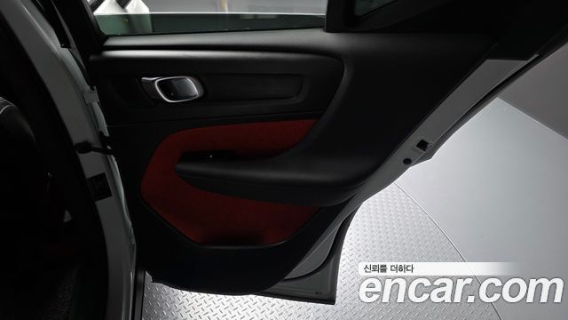 Volvo XC40 T4 R-Design 2019 — фото 25