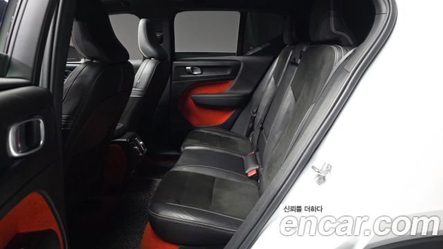 Volvo XC40 T4 R-Design 2019 — фото 26