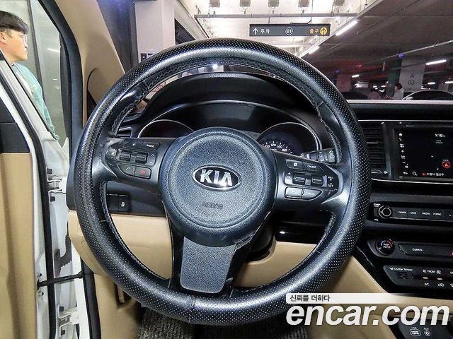 Kia Carnival 9-seater Luxury 2015 — фото 8