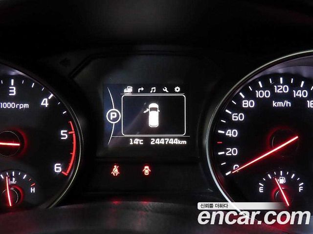 Kia Carnival 9-seater Luxury 2015 — фото 9