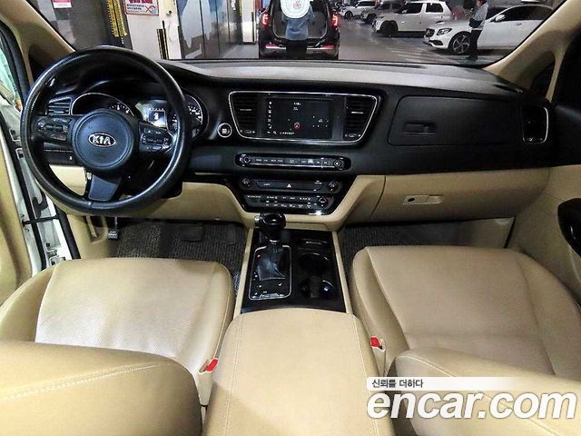 Kia Carnival 9-seater Luxury 2015 — фото 10