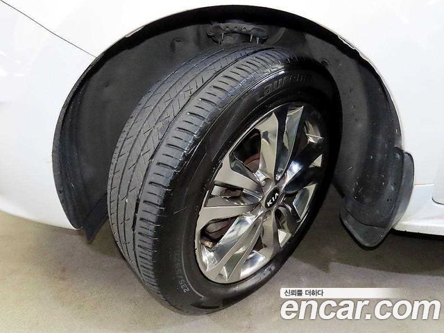 Kia Carnival 9-seater Luxury 2015 — фото 24