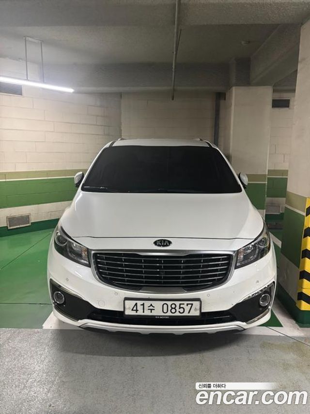 Kia Carnival 9-seater Noblesse