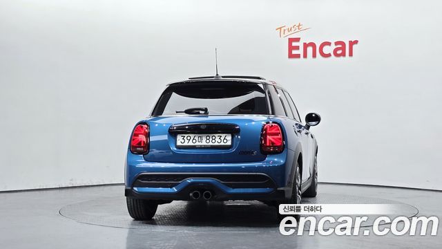 MINI Cooper S 5Door Classic Third Generation 2024 — фото 4