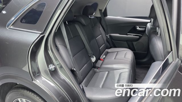 Kia Niro 1.6 HEV Prestige 2022 — фото 11