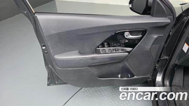 Kia Niro 1.6 HEV Prestige 2022 — фото 24