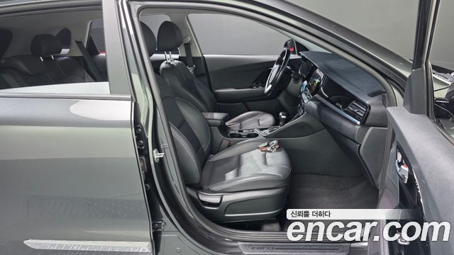 Kia Niro 1.6 HEV Prestige 2022 — фото 26