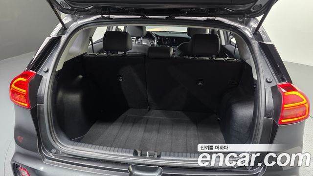 Kia Niro 1.6 HEV Prestige 2022 — фото 31