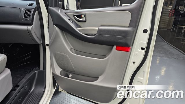Hyundai Grand Starex 11-Seater Wagon CVX Luxury 2012 — фото 25