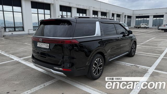 Kia Carnival 9-Seater Prstige 2021 — фото 6