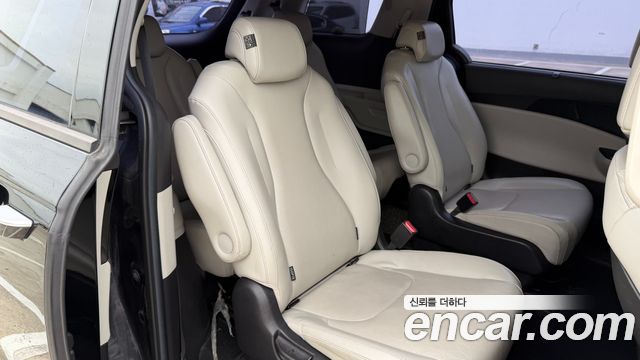 Kia Carnival 9-Seater Prstige 2021 — фото 21