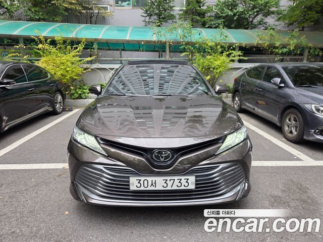 Toyota Camry (XV70) 2.5