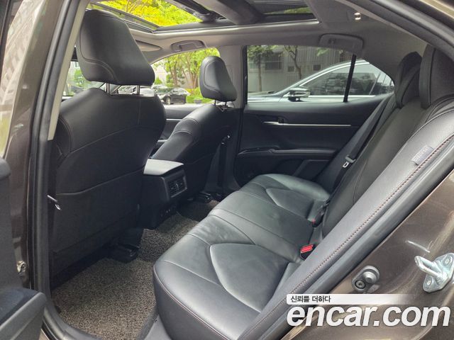 Toyota Camry (XV70) 2.5 2019 — фото 16