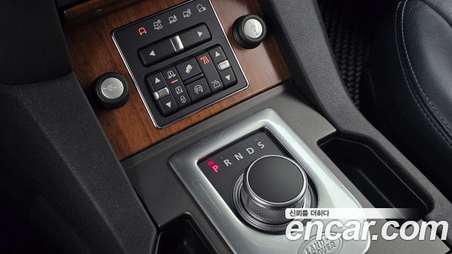 Land Rover Discovery 4 3.0 SDV6 SE 2015 — фото 9
