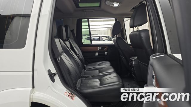 Land Rover Discovery 4 3.0 SDV6 SE 2015 — фото 11
