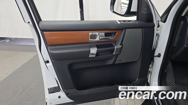Land Rover Discovery 4 3.0 SDV6 SE 2015 — фото 24