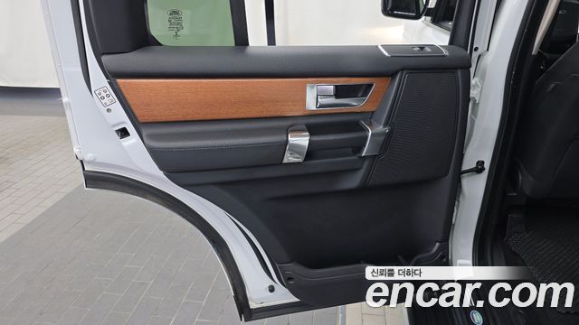 Land Rover Discovery 4 3.0 SDV6 SE 2015 — фото 25